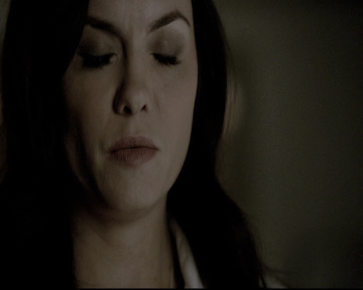 VampireDiariesWorld-dot-nl_6x12PrayerForTheDying0356.jpg