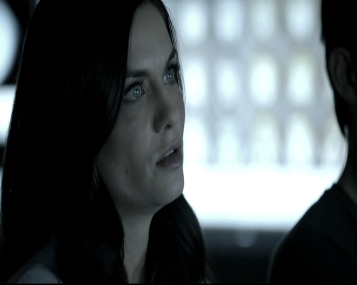 VampireDiariesWorld-dot-nl_6x12PrayerForTheDying0404.jpg