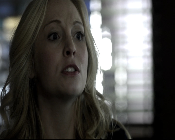 VampireDiariesWorld-dot-nl_6x12PrayerForTheDying0699.jpg
