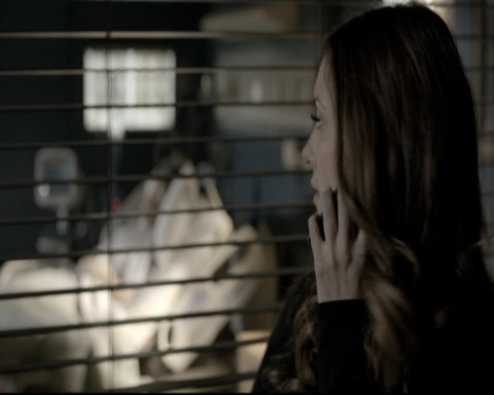 VampireDiariesWorld-dot-nl_6x12PrayerForTheDying0748.jpg