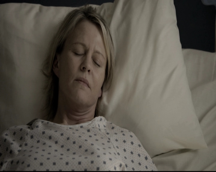 VampireDiariesWorld-dot-nl_6x12PrayerForTheDying0751.jpg