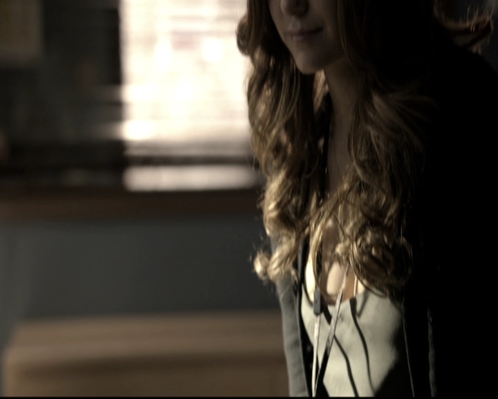 VampireDiariesWorld-dot-nl_6x12PrayerForTheDying0819.jpg