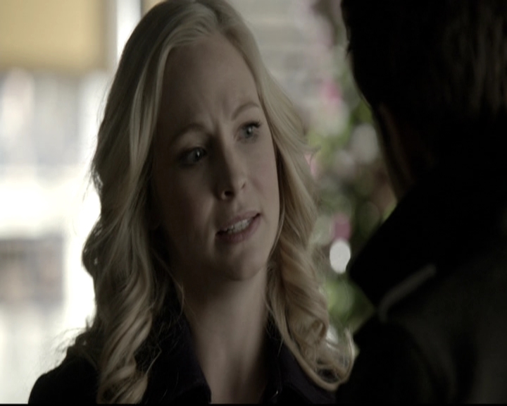 VampireDiariesWorld-dot-nl_6x12PrayerForTheDying0904.jpg