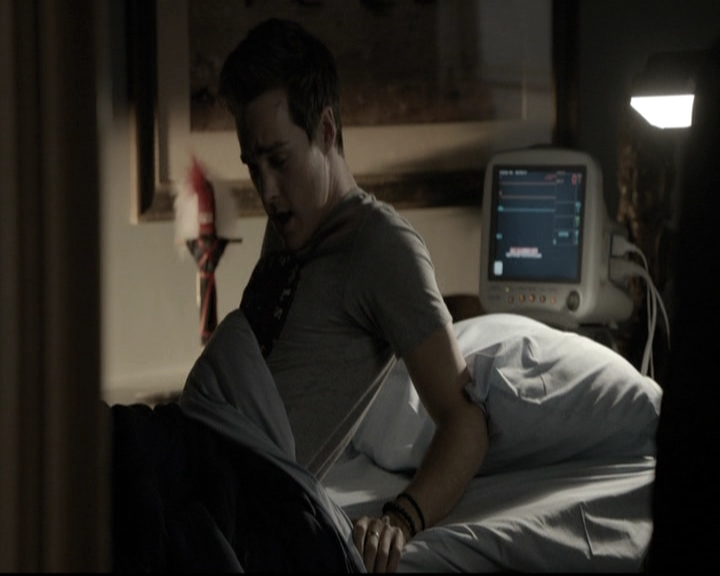 VampireDiariesWorld-dot-nl_6x12PrayerForTheDying1209.jpg