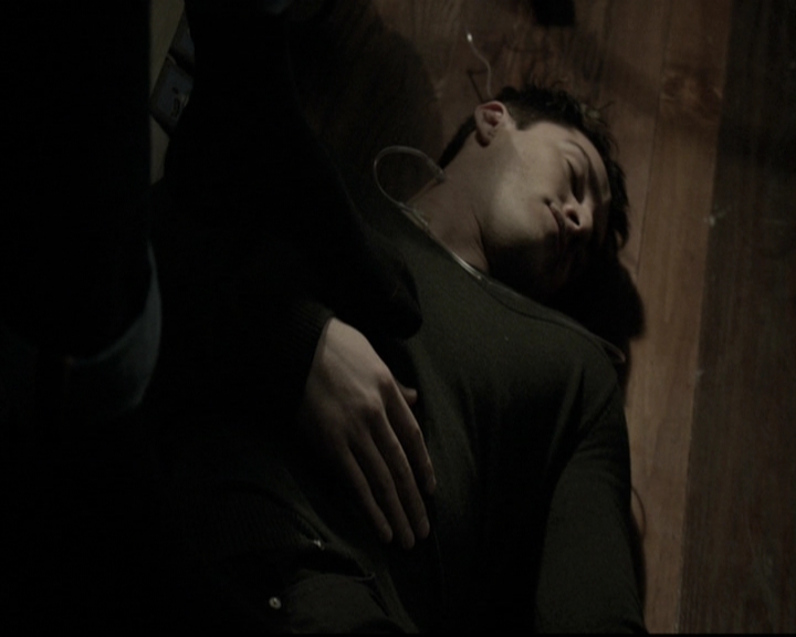 VampireDiariesWorld-dot-nl_6x12PrayerForTheDying1223.jpg