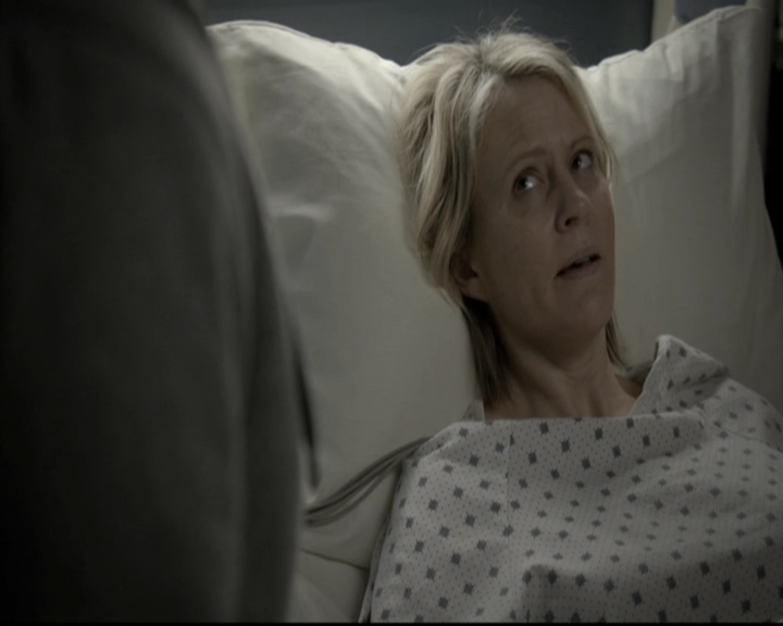 VampireDiariesWorld-dot-nl_6x12PrayerForTheDying1267.jpg