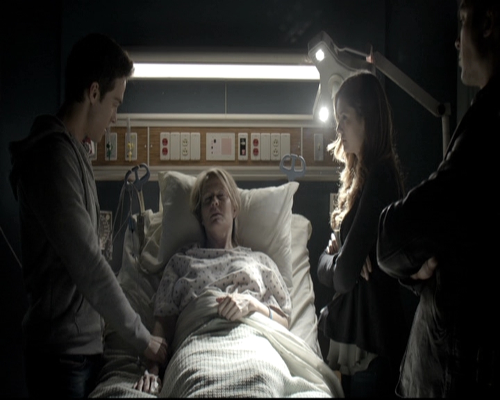 VampireDiariesWorld-dot-nl_6x12PrayerForTheDying1270.jpg