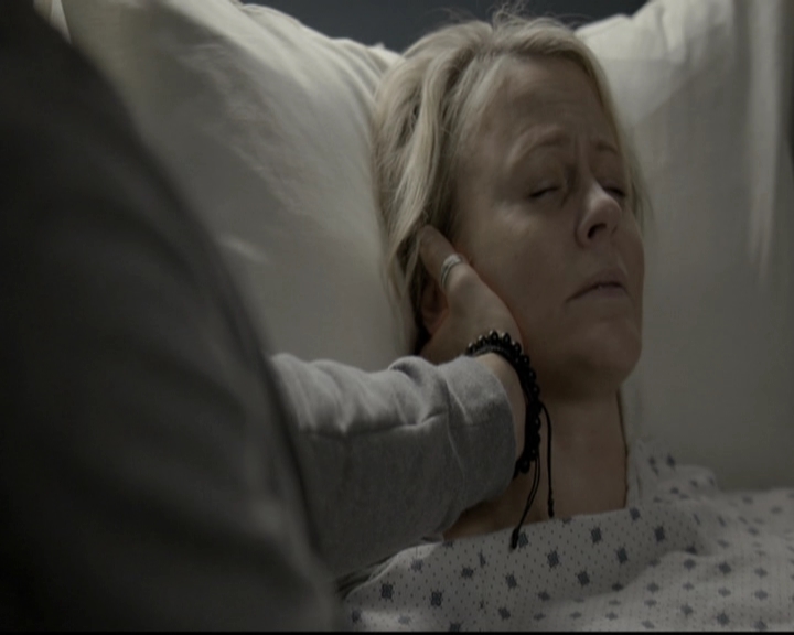 VampireDiariesWorld-dot-nl_6x12PrayerForTheDying1276.jpg