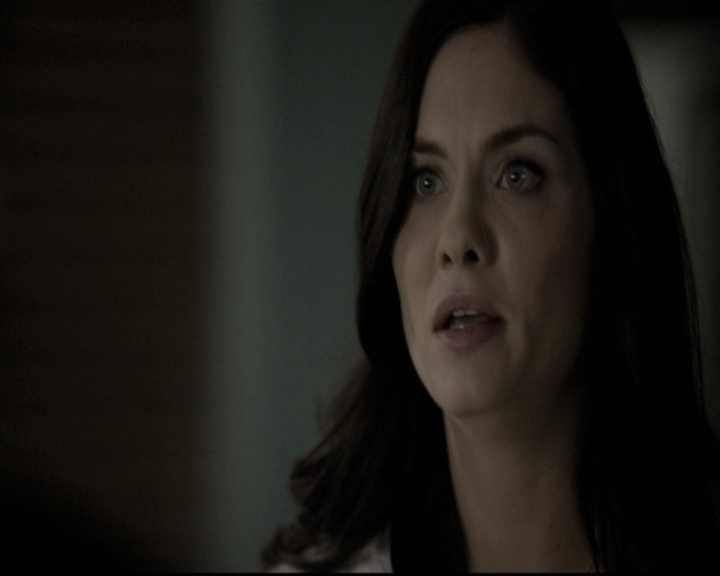 VampireDiariesWorld-dot-nl_6x12PrayerForTheDying1285.jpg