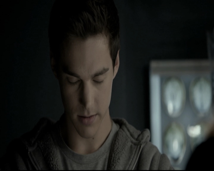 VampireDiariesWorld-dot-nl_6x12PrayerForTheDying1327.jpg