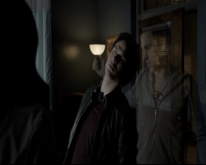VampireDiariesWorld-dot-nl_6x12PrayerForTheDying1376.jpg