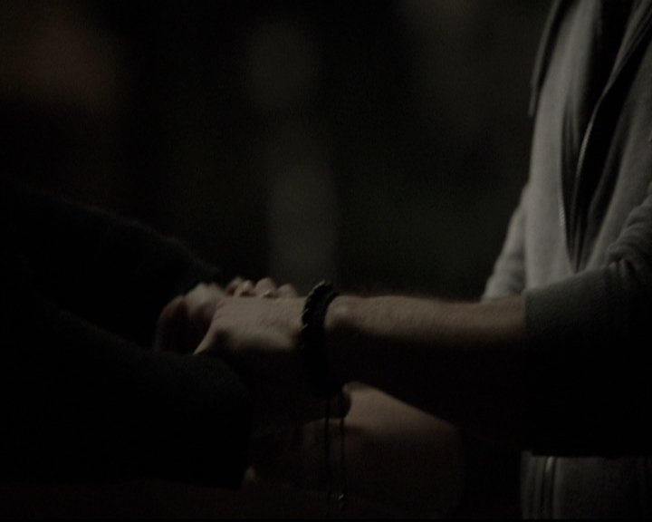 VampireDiariesWorld-dot-nl_6x12PrayerForTheDying1570.jpg