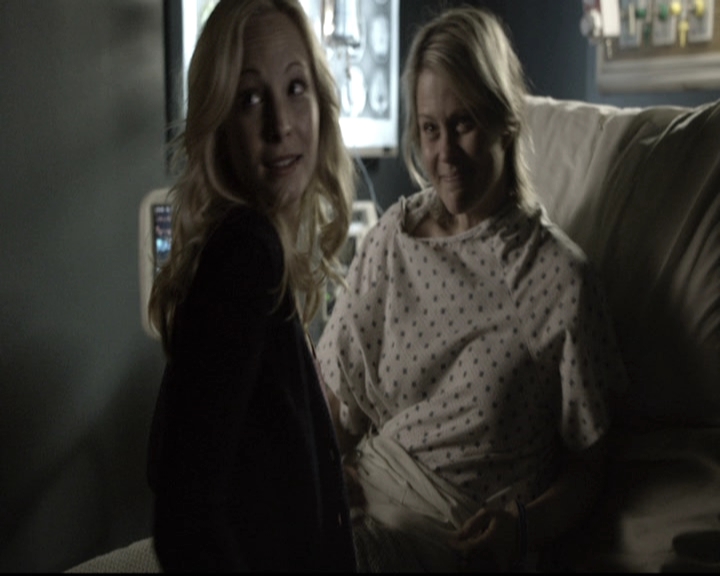 VampireDiariesWorld-dot-nl_6x12PrayerForTheDying2035.jpg