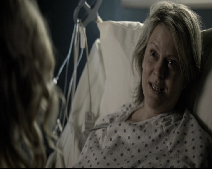 VampireDiariesWorld-dot-nl_6x12PrayerForTheDying2044.jpg