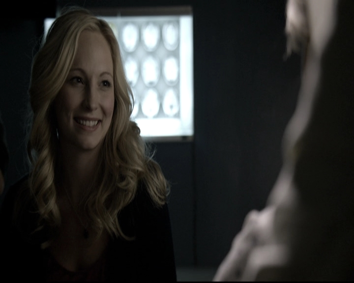 VampireDiariesWorld-dot-nl_6x12PrayerForTheDying2046.jpg