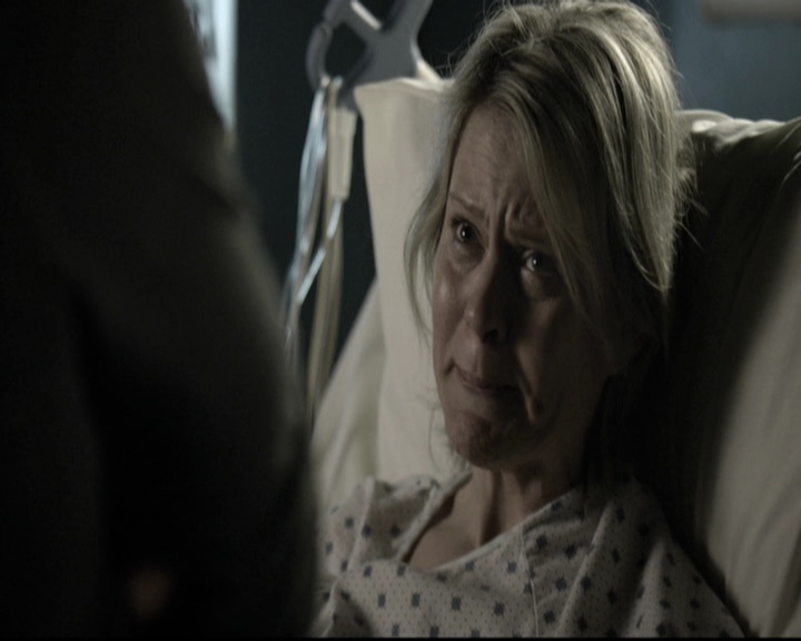 VampireDiariesWorld-dot-nl_6x12PrayerForTheDying2085.jpg