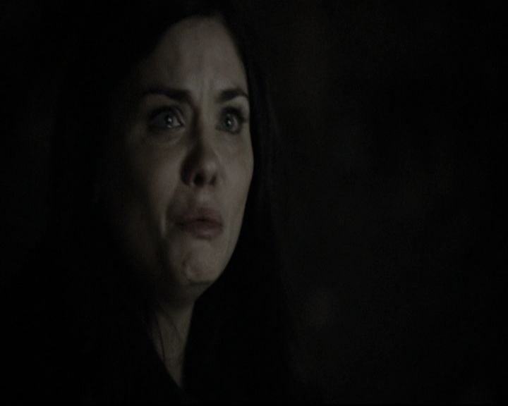 VampireDiariesWorld-dot-nl_6x12PrayerForTheDying2243.jpg