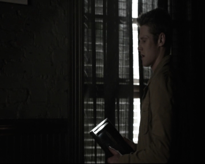 VampireDiariesWorld-dot-nl_6x15LetHerGo-deletedscenes0017.jpg