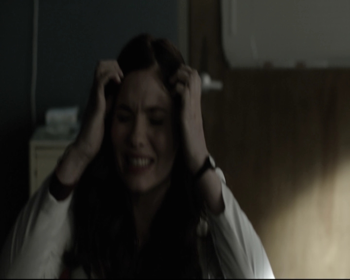 VampireDiariesWorld-dot-nl_6x15LetHerGo-deletedscenes0212.jpg