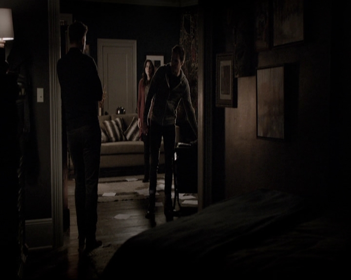 VampireDiariesWorld-dot-nl_6x15LetHerGo1715.jpg