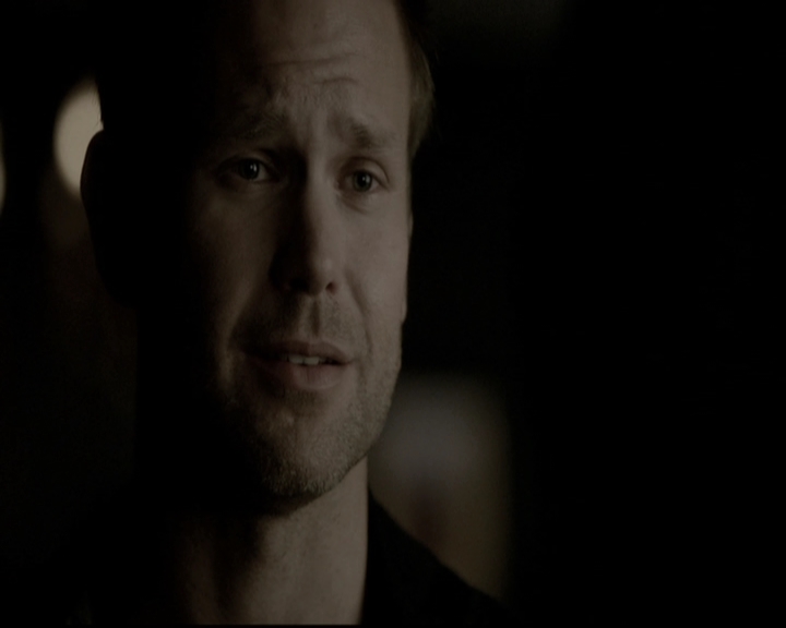 VampireDiariesWorld-dot-nl_6x15LetHerGo1800.jpg