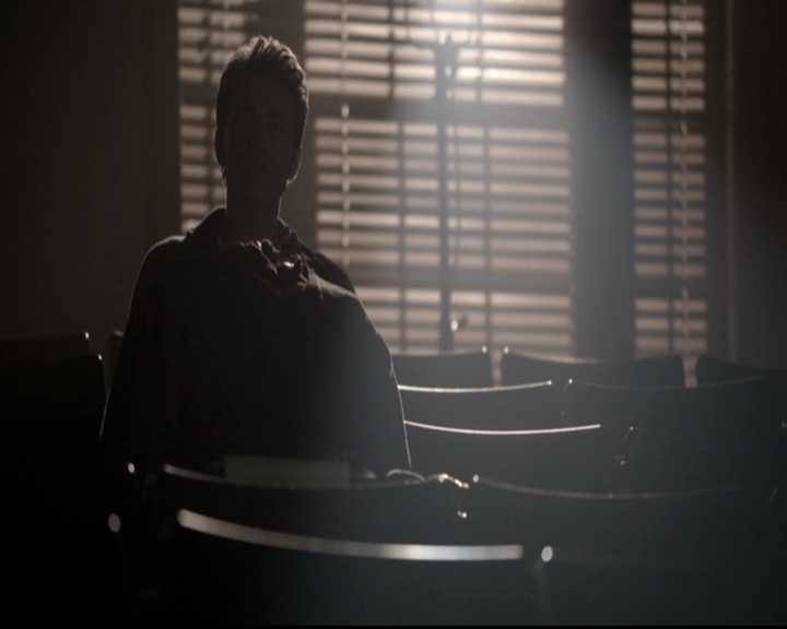 VampireDiariesWorld-dot-nl_6x17ABirdInAGildedCage0561.jpg