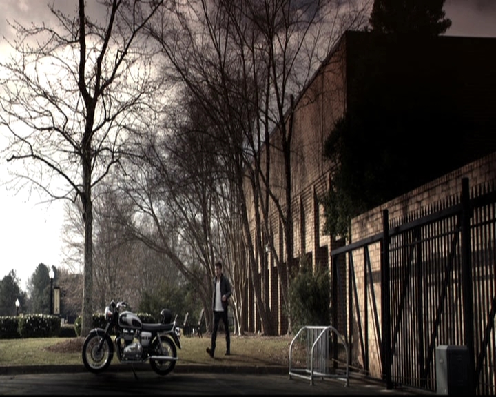 VampireDiariesWorld-dot-nl_6x17ABirdInAGildedCage0724.jpg