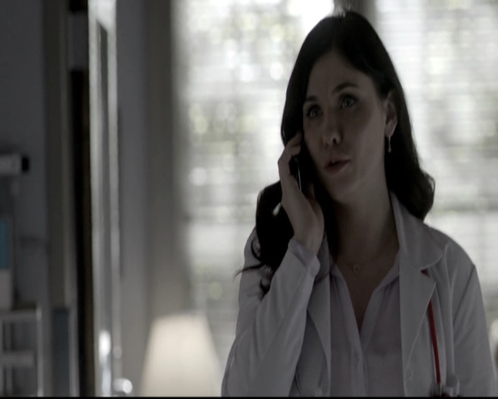 VampireDiariesWorld-dot-nl_6x17ABirdInAGildedCage0799.jpg