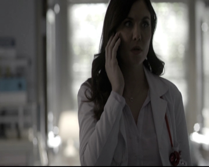 VampireDiariesWorld-dot-nl_6x17ABirdInAGildedCage0802.jpg