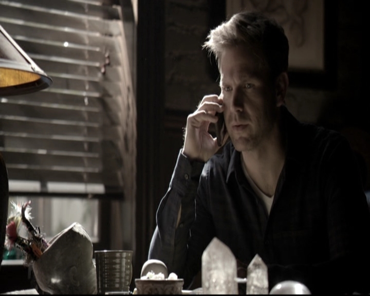 VampireDiariesWorld-dot-nl_6x17ABirdInAGildedCage0805.jpg
