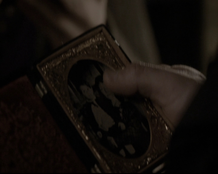 VampireDiariesWorld-dot-nl_6x17ABirdInAGildedCage0871.jpg