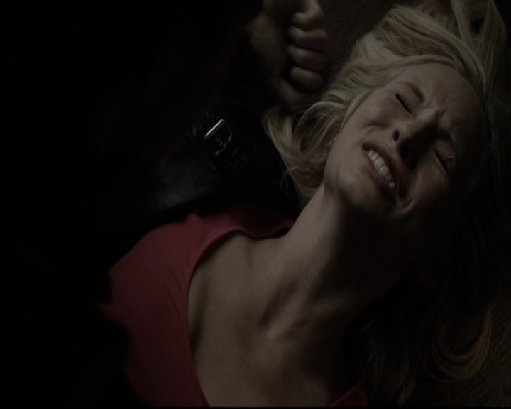 VampireDiariesWorld-dot-nl_6x17ABirdInAGildedCage1087.jpg