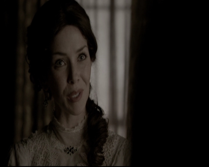 VampireDiariesWorld-dot-nl_6x17ABirdInAGildedCage1189.jpg