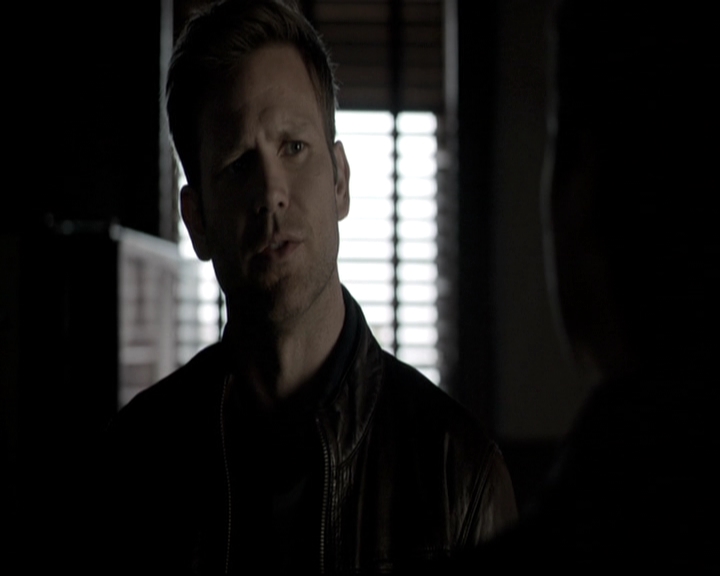 VampireDiariesWorld-dot-nl_6x17ABirdInAGildedCage1241.jpg