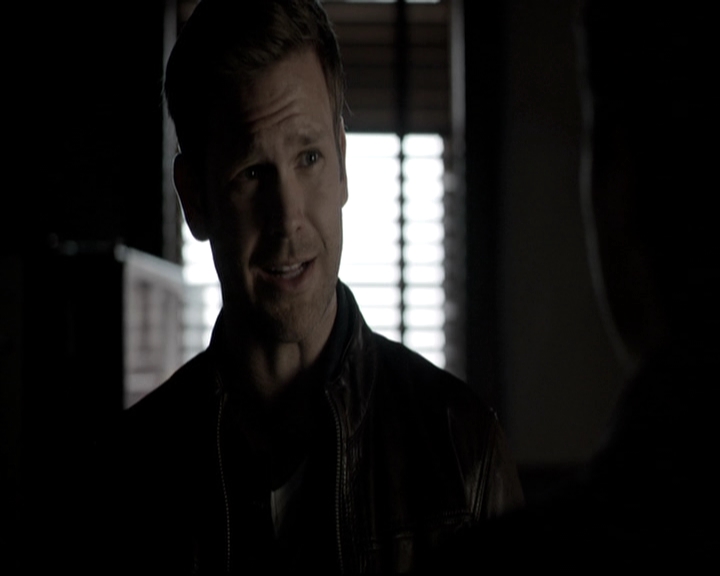 VampireDiariesWorld-dot-nl_6x17ABirdInAGildedCage1249.jpg