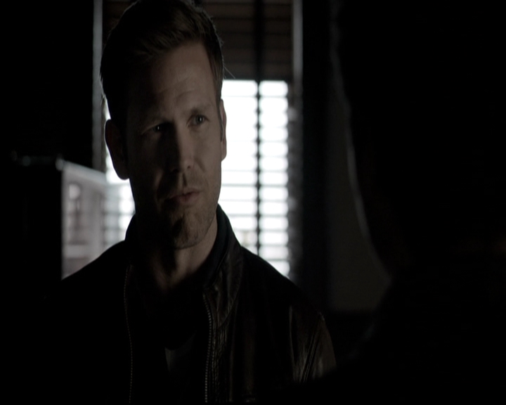 VampireDiariesWorld-dot-nl_6x17ABirdInAGildedCage1252.jpg