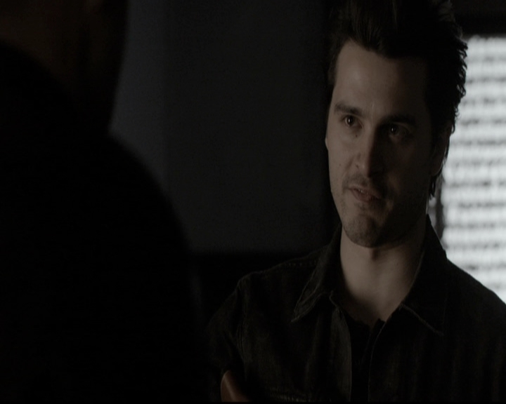 VampireDiariesWorld-dot-nl_6x17ABirdInAGildedCage1257.jpg
