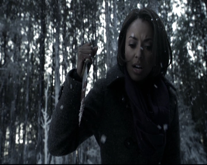VampireDiariesWorld-dot-nl_6x17ABirdInAGildedCage1521.jpg