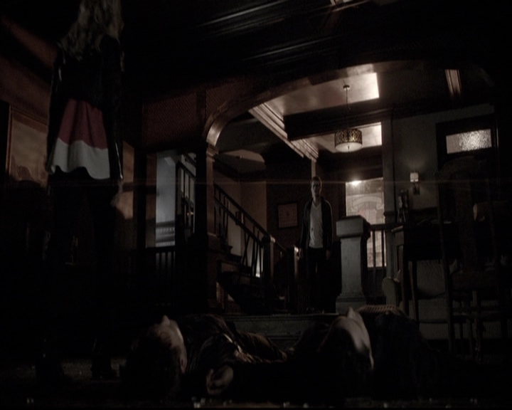VampireDiariesWorld-dot-nl_6x17ABirdInAGildedCage1539.jpg