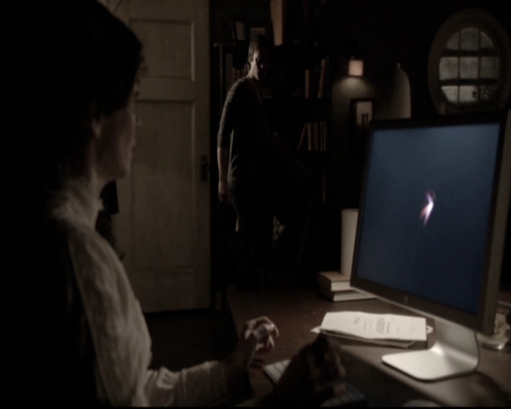 VampireDiariesWorld-dot-nl_6x17ABirdInAGildedCage1889.jpg