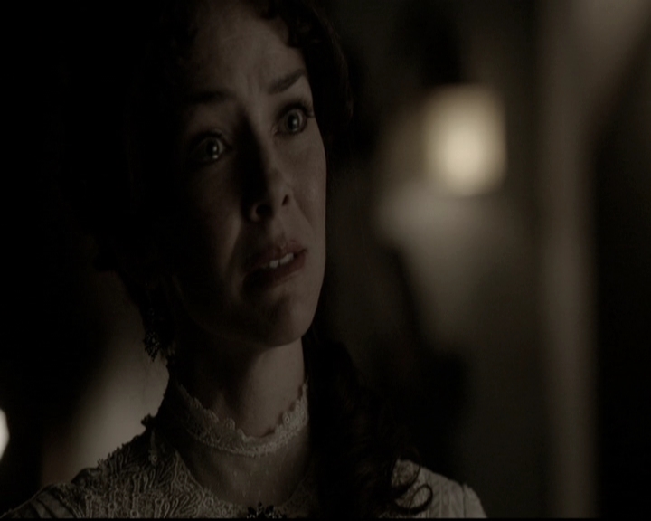 VampireDiariesWorld-dot-nl_6x17ABirdInAGildedCage1945.jpg