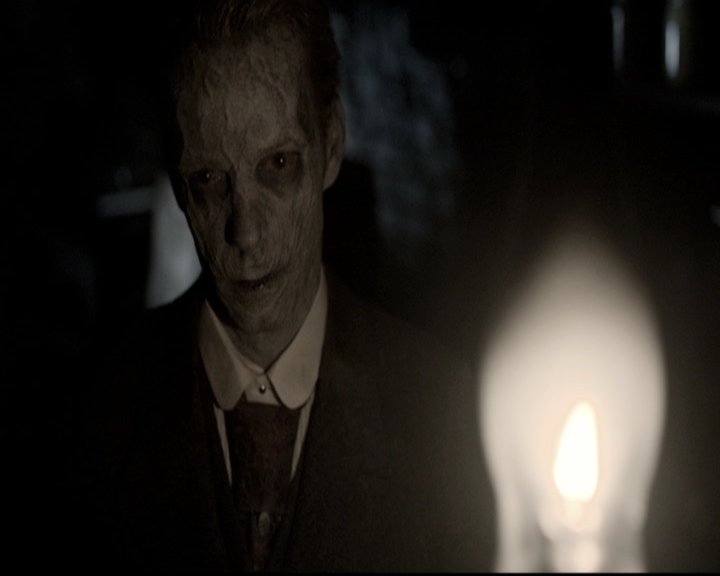 VampireDiariesWorld-dot-nl_6x17ABirdInAGildedCage1995.jpg