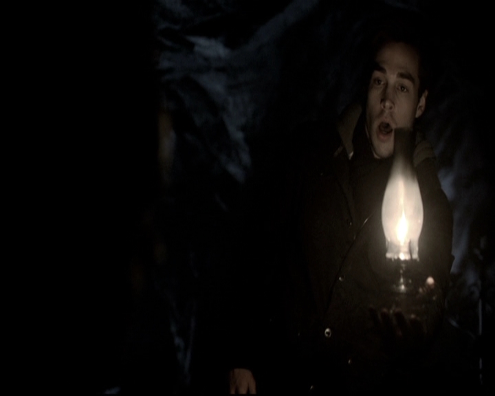 VampireDiariesWorld-dot-nl_6x17ABirdInAGildedCage1997.jpg