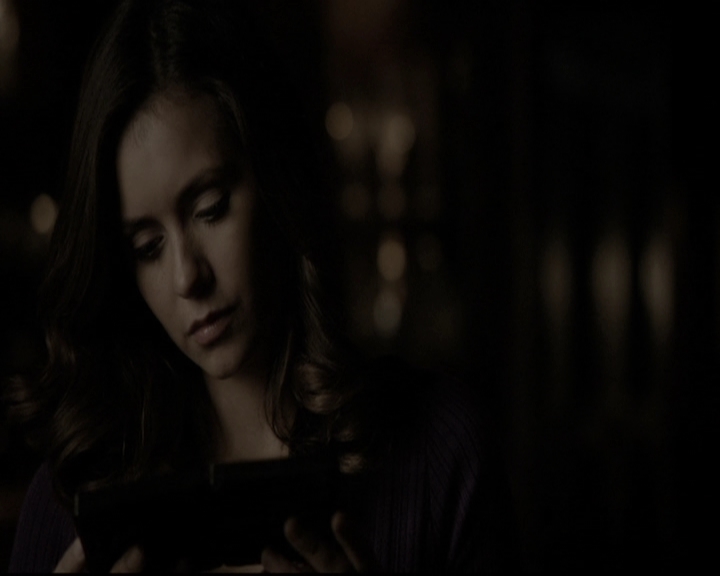 VampireDiariesWorld-dot-nl_6x17ABirdInAGildedCage2015.jpg