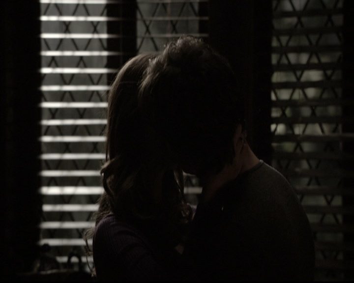 VampireDiariesWorld-dot-nl_6x17ABirdInAGildedCage2090.jpg