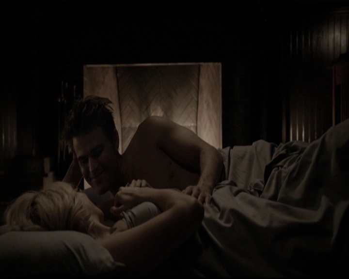 VampireDiariesWorld-dot-nl_6x17ABirdInAGildedCage2120.jpg