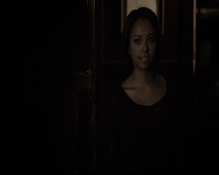 VampireDiariesWorld-dot-nl_6x17ABirdInAGildedCage2156.jpg