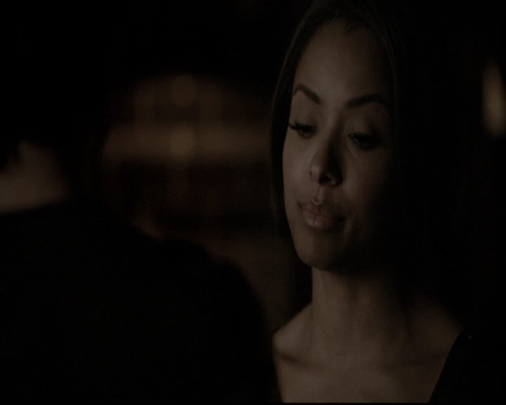 VampireDiariesWorld-dot-nl_6x17ABirdInAGildedCage2210.jpg