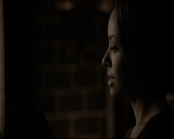 VampireDiariesWorld-dot-nl_6x17ABirdInAGildedCage2213.jpg