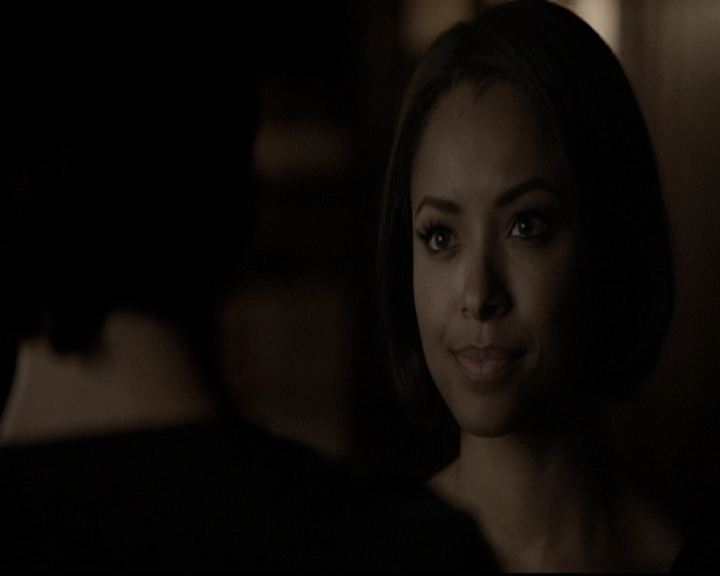 VampireDiariesWorld-dot-nl_6x17ABirdInAGildedCage2266.jpg